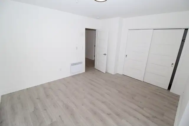 Très  Grand  Condo 5 1/2  à louer - Photo 7