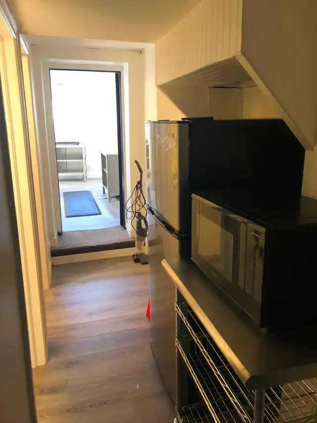 VERY BRIGHT ROOM NORTH YORK STEELES AND BATHURST NEAR BUS/PLAZA - Photo 8