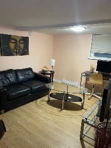 Beautiful Black Leather Love Seat & Free delivery