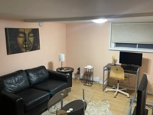 Beautiful Black Leather Love Seat & Free delivery - Photo 3