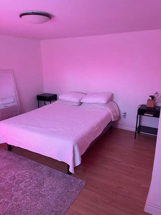 Beautiful Black Leather Love Seat & Free delivery - Photo 6