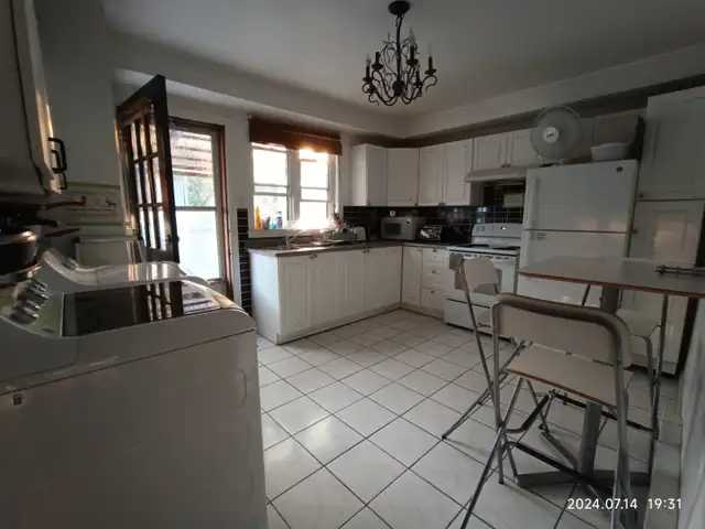 Big room for short term rental, Close metro Monk, All included. - Photo 4