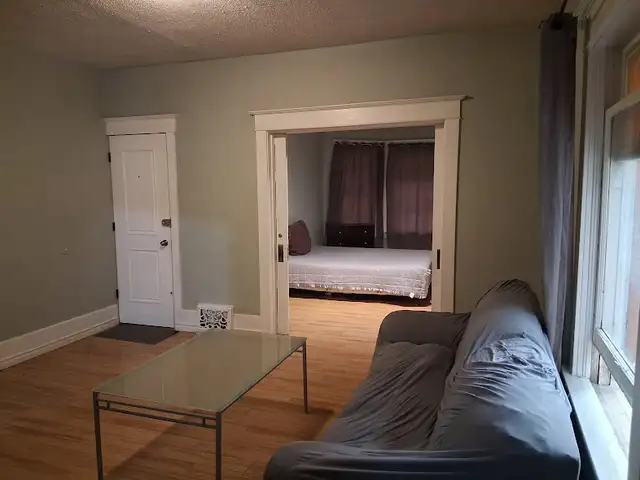 (DOWNTOWN)  Quiet 2-Bedrooms Apartment, Furnished, Spacious ! - Photo 2