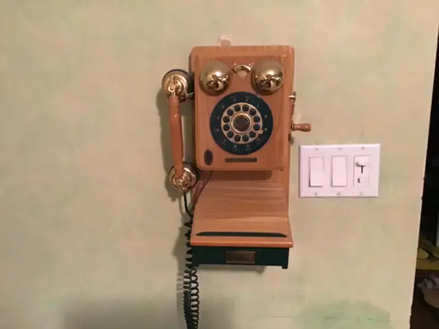 VINTAGE THOMAS COLLECTORS EDITION PUSHBUTTON TELEPHONE