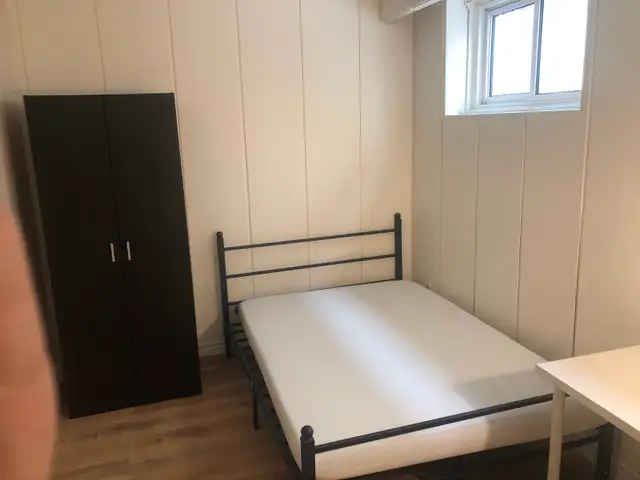 VERY BRIGHT ROOM FULLY RENOVATED NORTH YORK BATHURST/STEELES - Photo 2