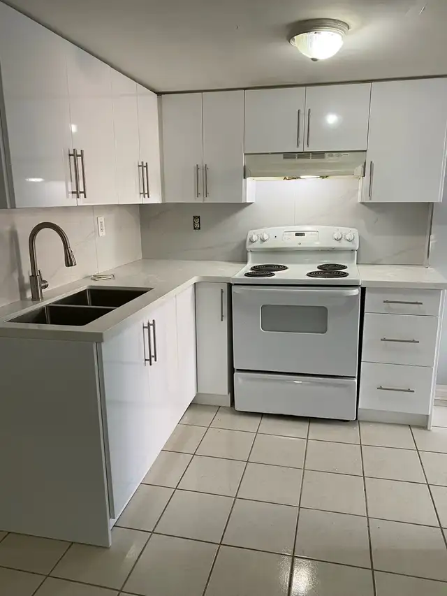 Walkout, 1 bed   living   extra space in Heartland Mississauga - Photo 3