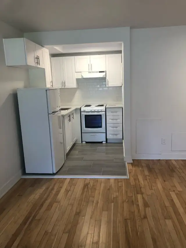 Heated 3 & 1/2 - Photo 2