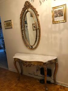 Table with oval mirror  / Table avec miroir ovale