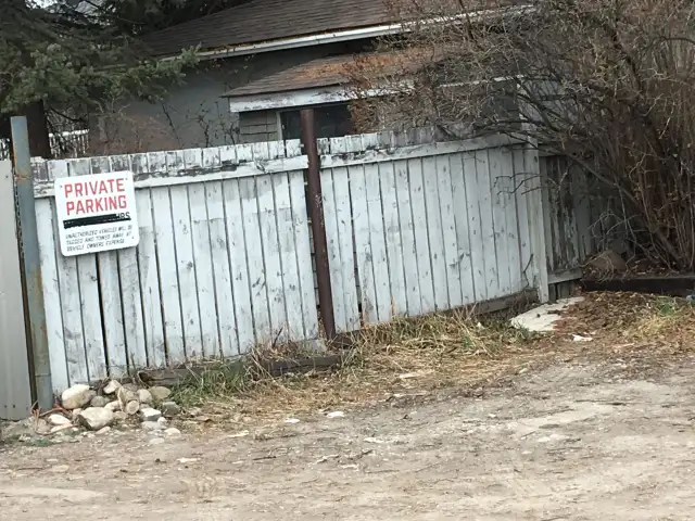 3 min Walk to SAIT - Private parking for rent