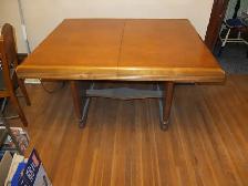 FREE - Vintage Solid Wood Dining Room Table (Extendable)