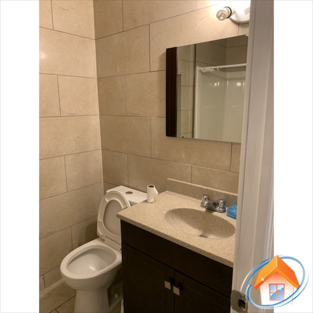 10min walk to McMaster! Reno house for 1 male student rental - Photo 2