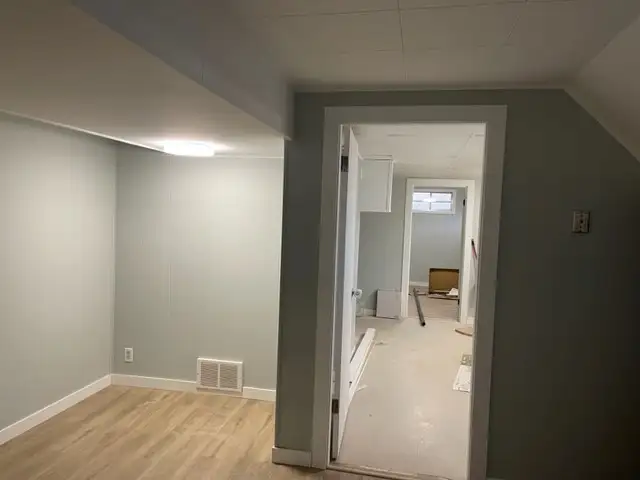 newly renoved bastment suite near southgate LRT for rent - Photo 3