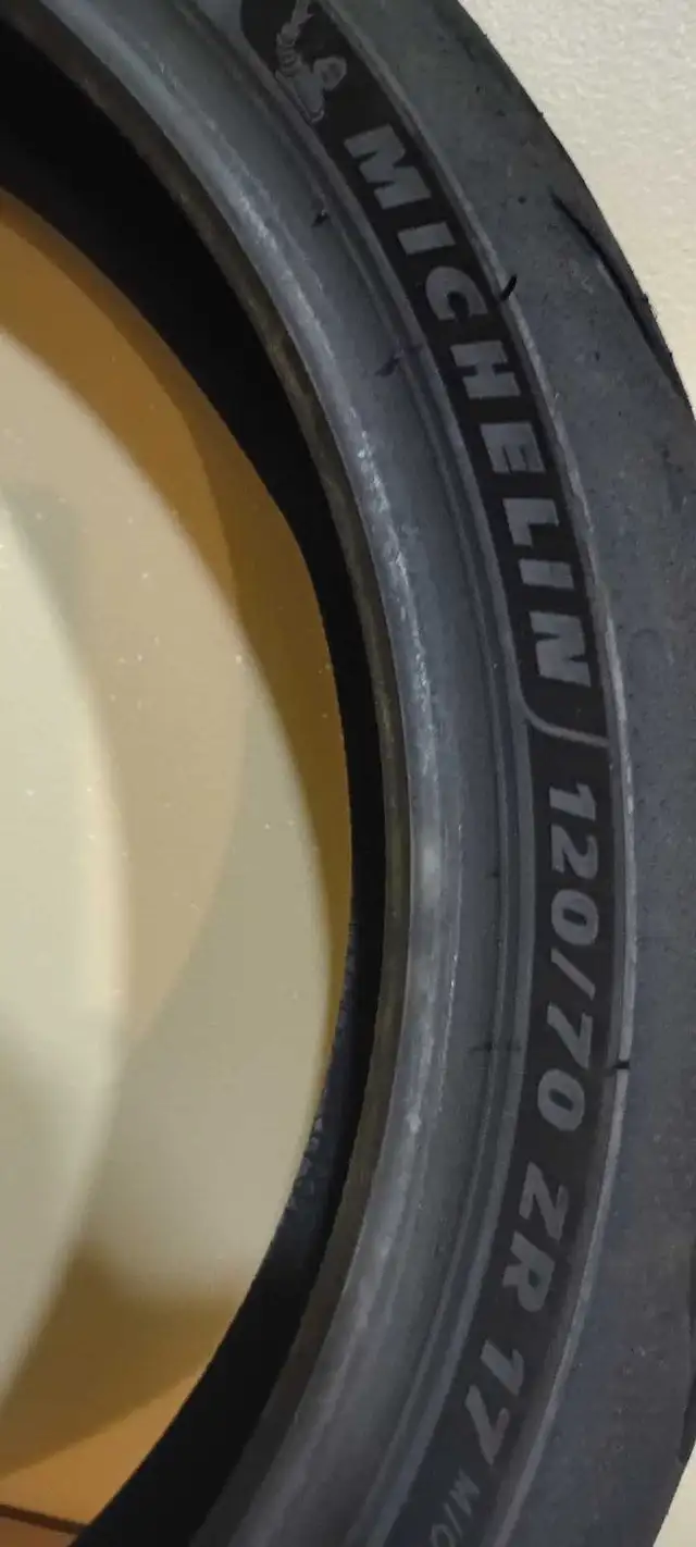 Michelin Power. 120/70/ZR17 FRONT.