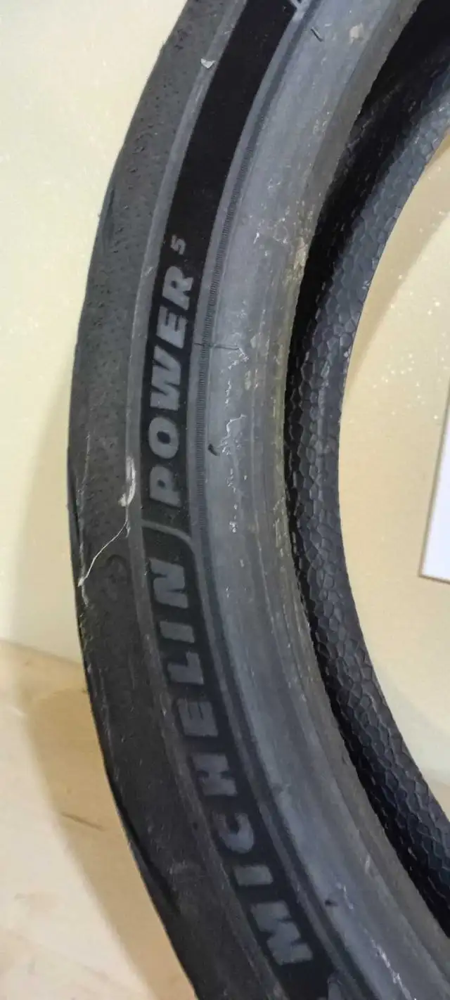 Michelin Power. 120/70/ZR17 FRONT. - Photo 2