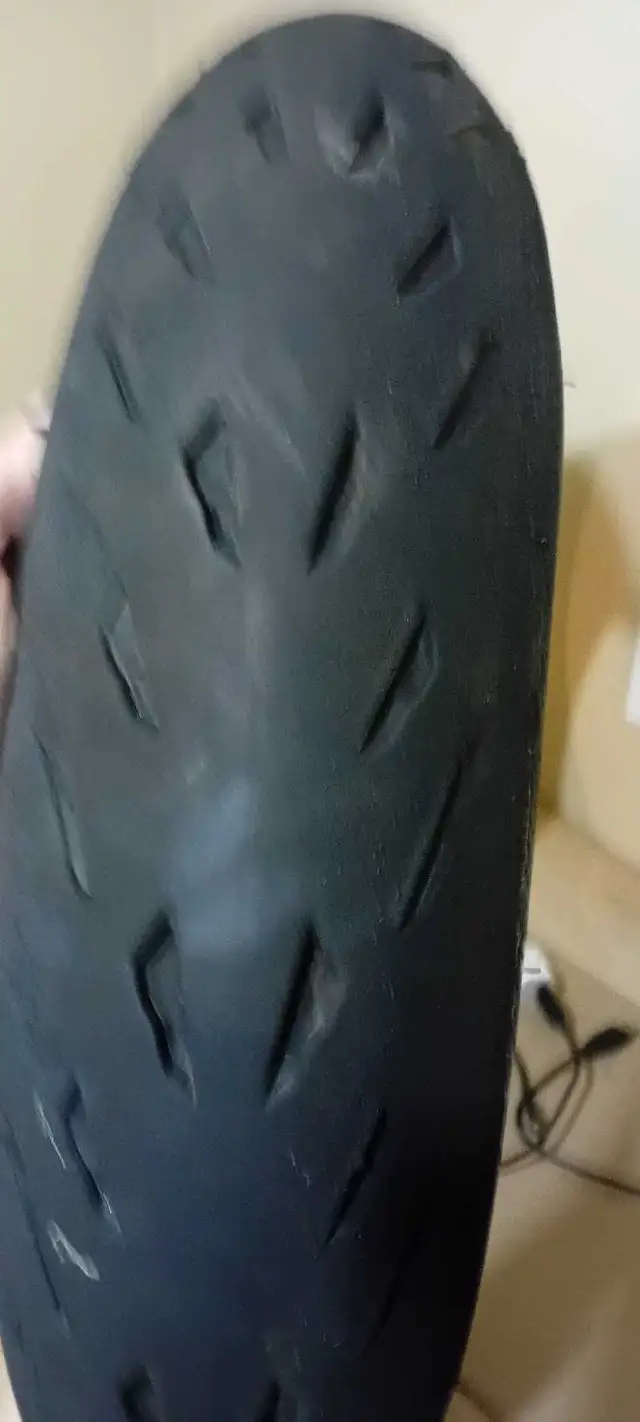 Michelin Power. 120/70/ZR17 FRONT. - Photo 4