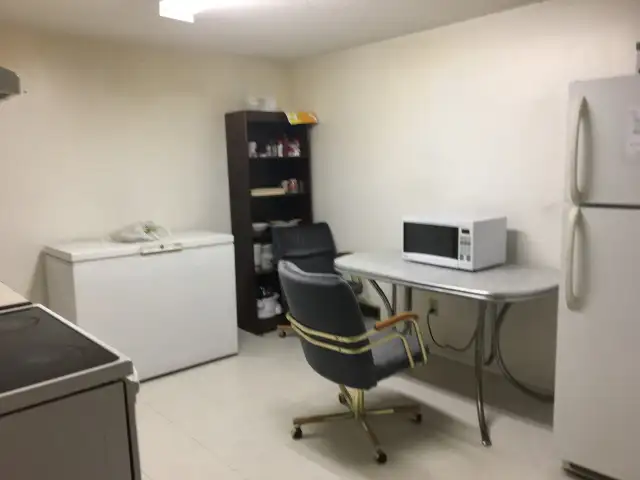 4 mins walk to Lions Park CTrain / North Hill Mall/Near Downtown - Photo 3