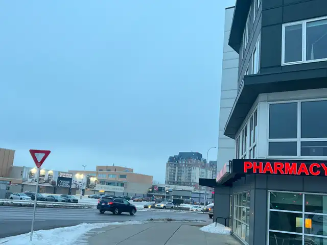 4 mins walk to Lions Park CTrain / North Hill Mall/Near Downtown - Photo 8