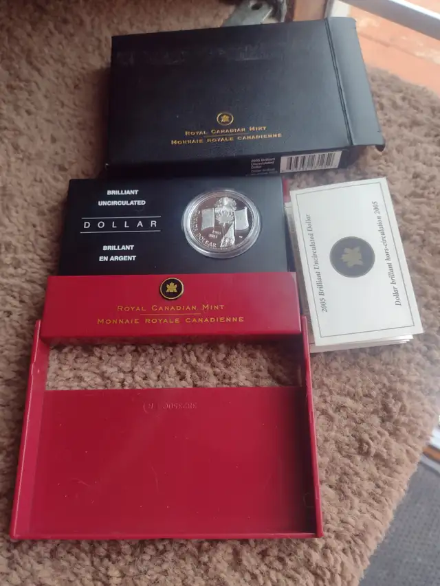 2005 Canadian silver dollar .9999 beautiful coin