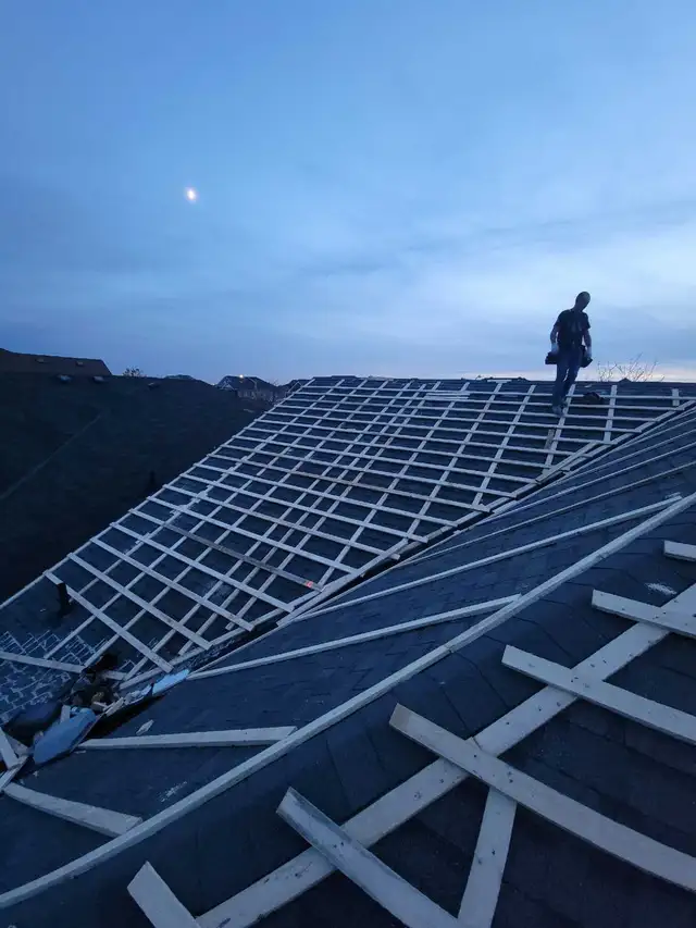 Experienced Roofing Helper Needed/Must Have a Car/$25h