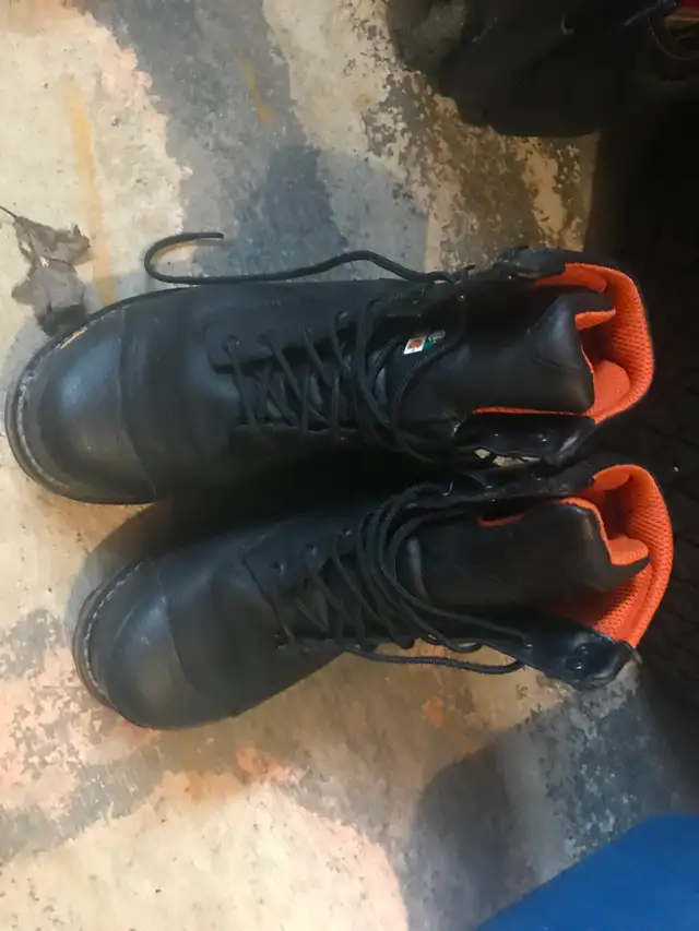 Brand New Timberland Men's Steel Toe 6 Inch Leather steel toe Wo