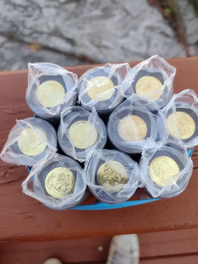 Unc 2022 in memory of the Queen black ring Canadian toonies