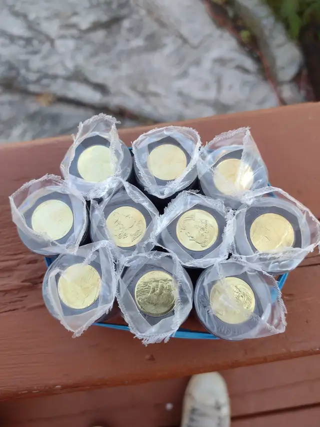 Unc 2022 in memory of the Queen black ring Canadian toonies - Photo 2