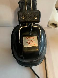 Sony classic wired headphones.
