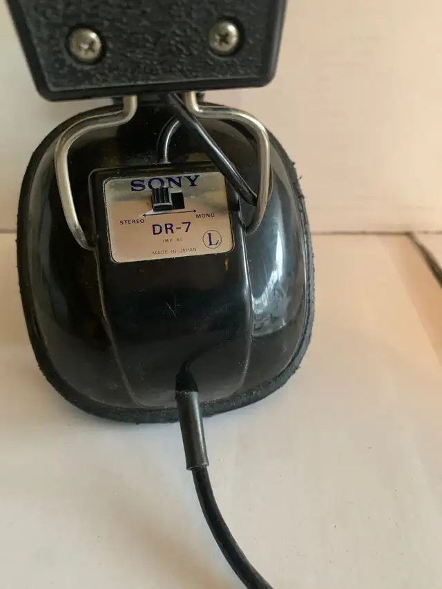 Sony classic wired headphones. - Photo 2