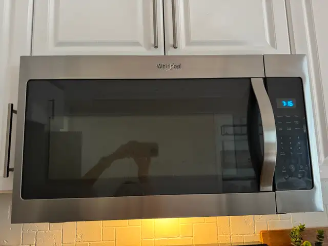 Whirlpool Range Hood/Microwave Oven (Read Ad)