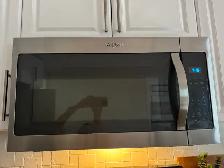 Whirlpool Range Hood/Microwave Oven (Read Ad)