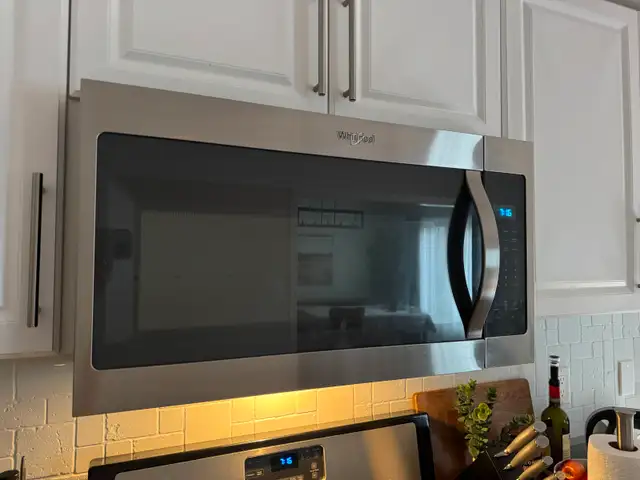 Whirlpool Range Hood/Microwave Oven (Read Ad) - Photo 2