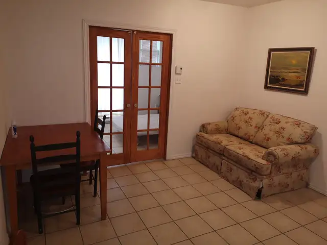 3-1/2, Subway/Metro Jolicoeur/Monk, 1100 $ /m