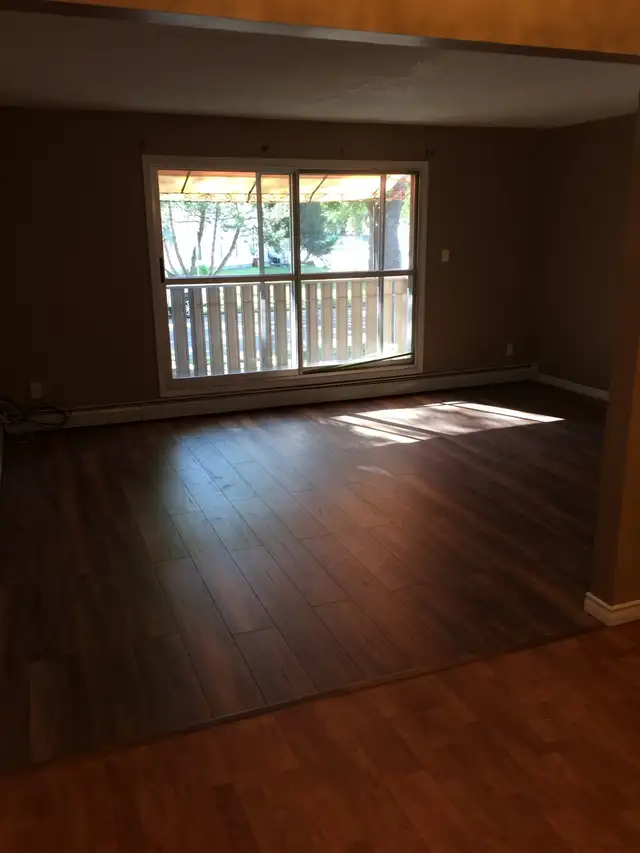 3 B/R apartment across from school - Photo 4