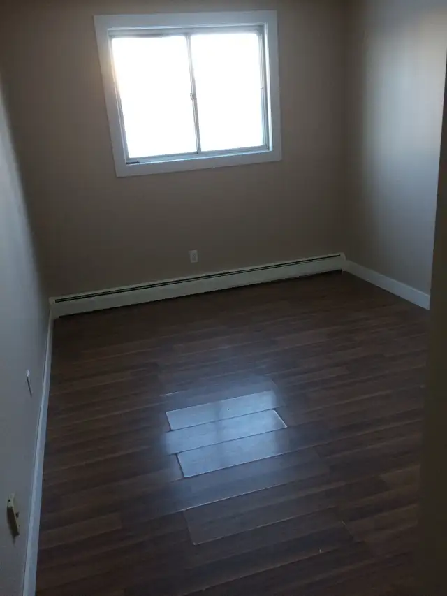 3 B/R apartment across from school - Photo 7