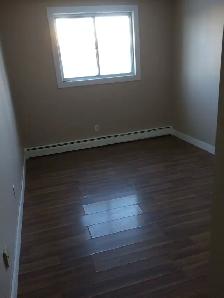 3 B/R apartment across from school - Photo 7