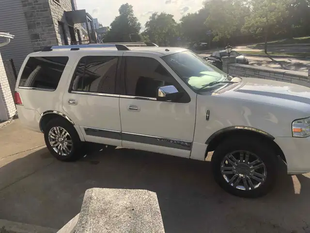 Lincoln Navigator - Photo 4