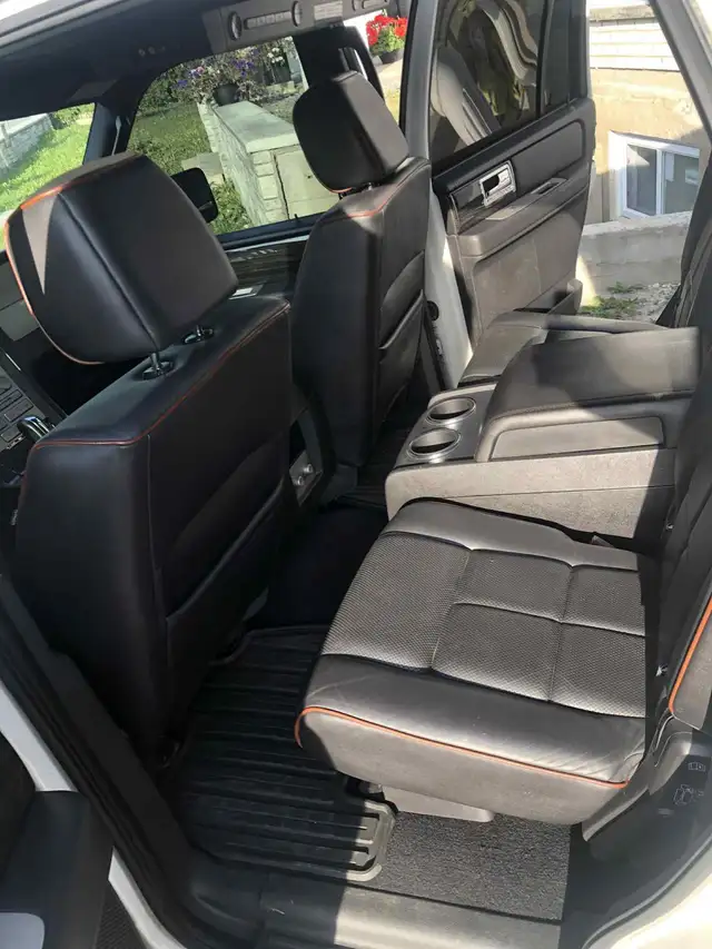 Lincoln Navigator - Photo 6