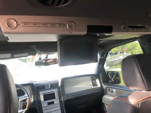 Lincoln Navigator - Photo 8