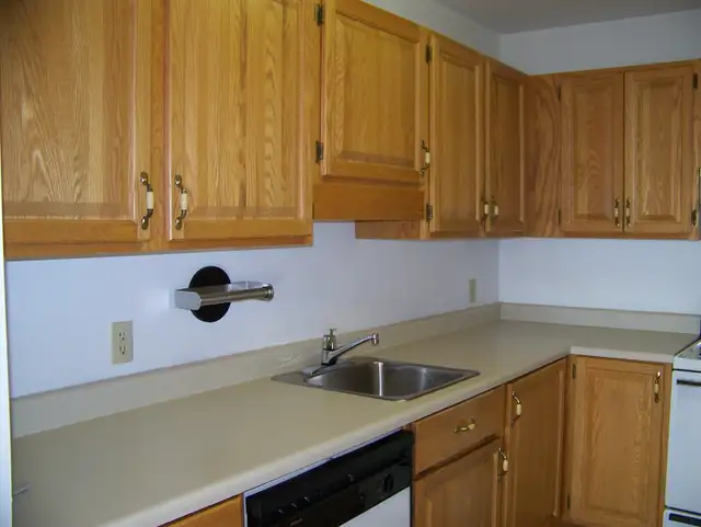 RIVERVIEW ACROSS CALL CENTER - 2 BDRM APARTMENT - Photo 3