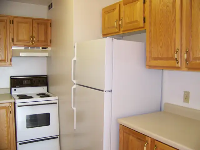 RIVERVIEW ACROSS CALL CENTER - 2 BDRM APARTMENT - Photo 4