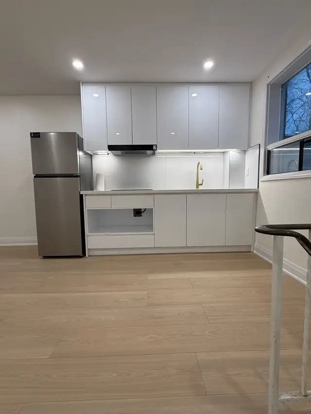 Downtown Toronto one newly renovated studio available May 1st - Photo 3