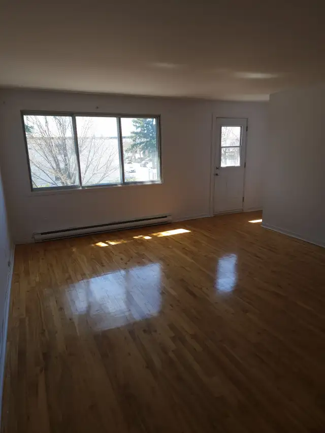 5 1/2 with air conditioner, one balcony and one patio - Photo 3