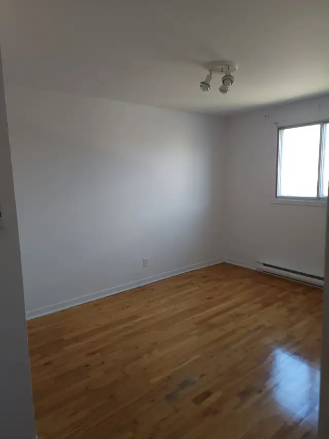 5 1/2 with air conditioner, one balcony and one patio - Photo 9