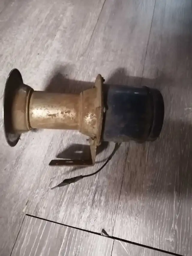 a  Horn from the 1950s - Photo 2