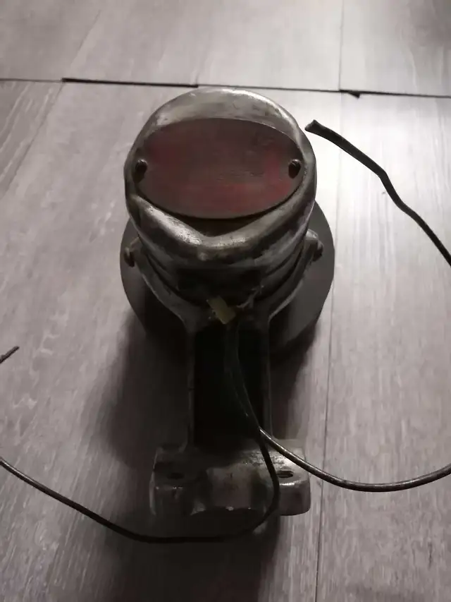 a Antique siren for a 1950s fire truck - Photo 2