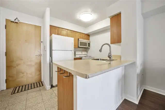 4978 Yonge Street – 1 Bedroom Condo for Rent (Prime Location) - Photo 4