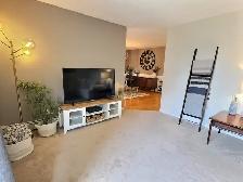 Gorgeous 2 Bedroom 1.5 Bath & Underground Parking - Photo 2