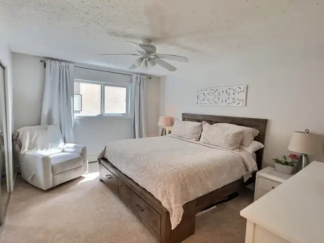 Gorgeous 2 Bedroom 1.5 Bath & Underground Parking - Photo 6