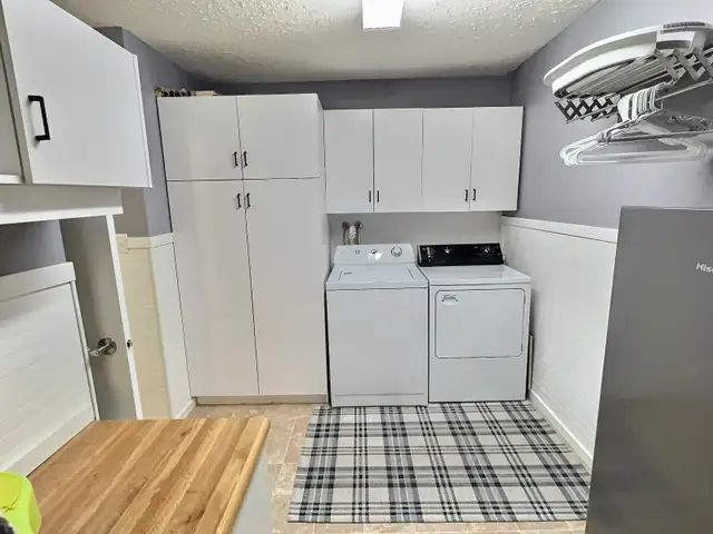 Gorgeous 2 Bedroom 1.5 Bath & Underground Parking - Photo 8