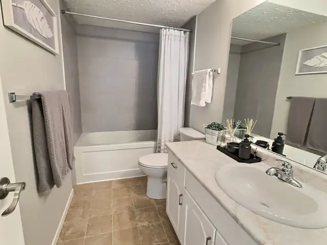 Gorgeous 2 Bedroom 1.5 Bath & Underground Parking - Photo 9